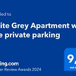 Petite Grey Apartment With Free Private Parking