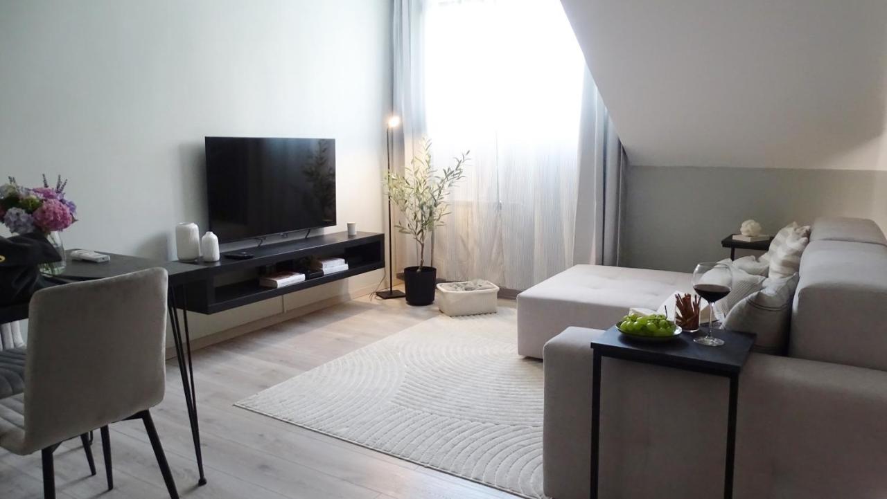 Daire Petite Grey With Free Private Parking