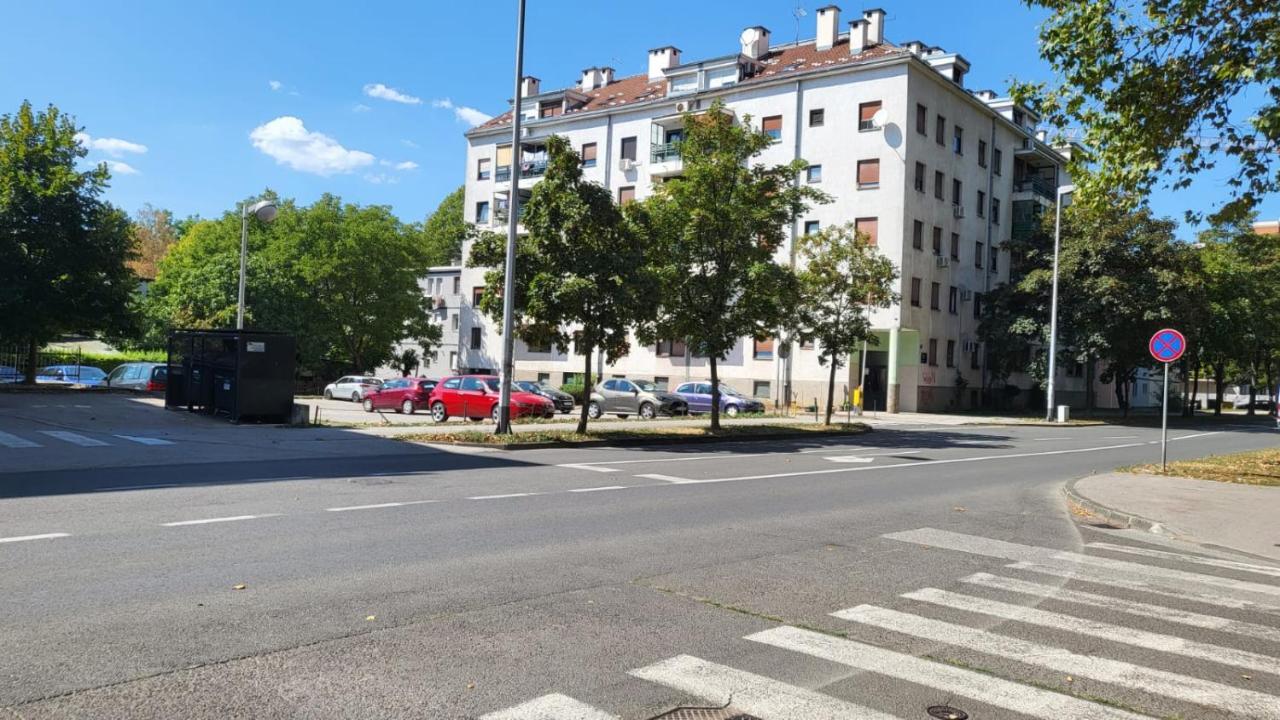 Petite Grey With Free Private Parking Daire *